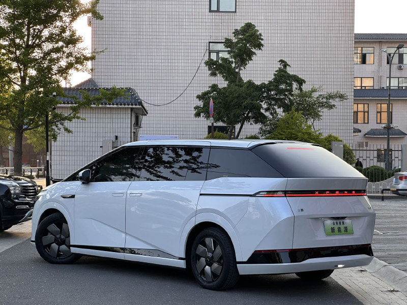小鹏X9