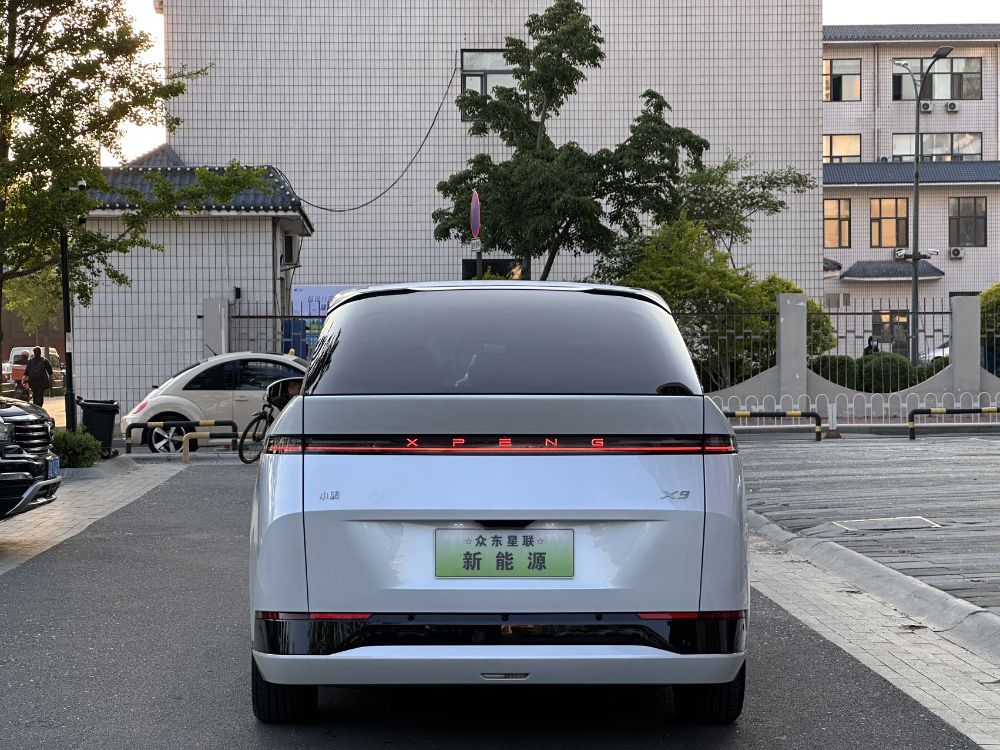 小鹏X9